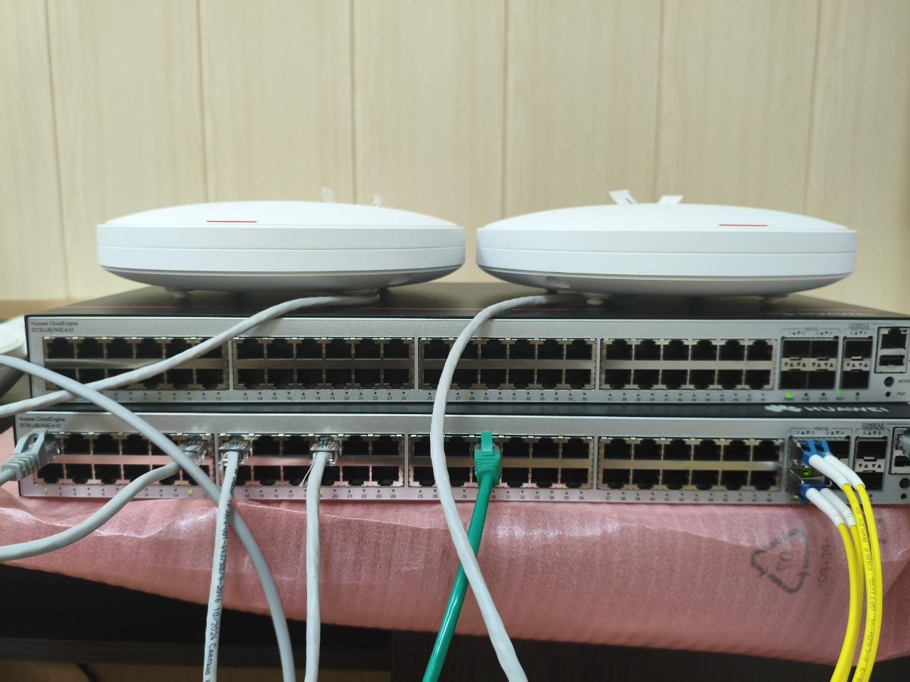 Коммутаторы Huawei CloudEngine и точки доступа AirEngine на стенде